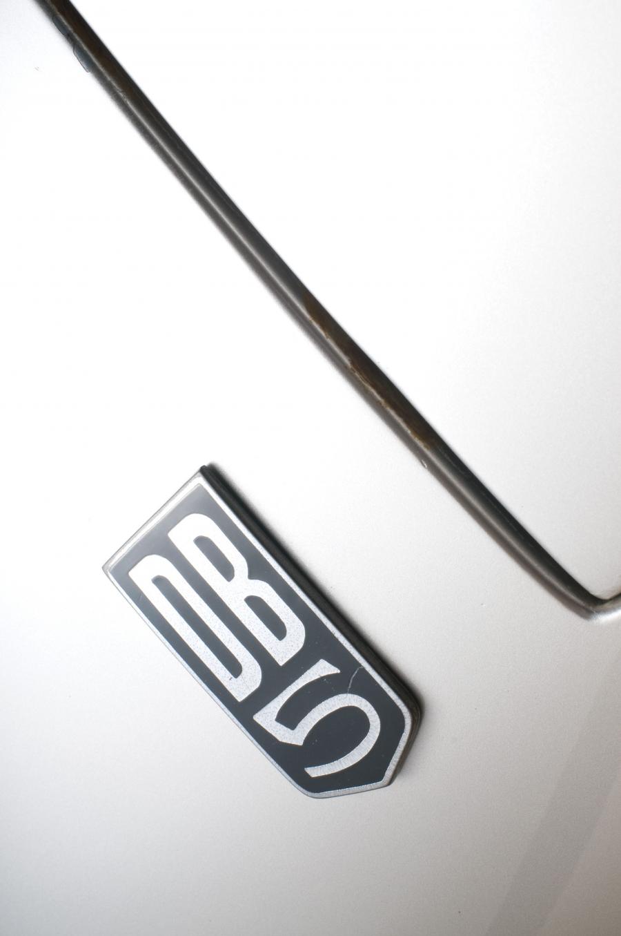 Логотип Aston Martin DB5 1963 года  (фото 27 из 37)